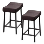 Lot de 2 tabourets de bar en cuir PU | Tabourets de comptoir de 61 cm avec sièges épais en forme de selle et cadre en métal robuste pour îlot de cuisine, bar de petit-déjeuner