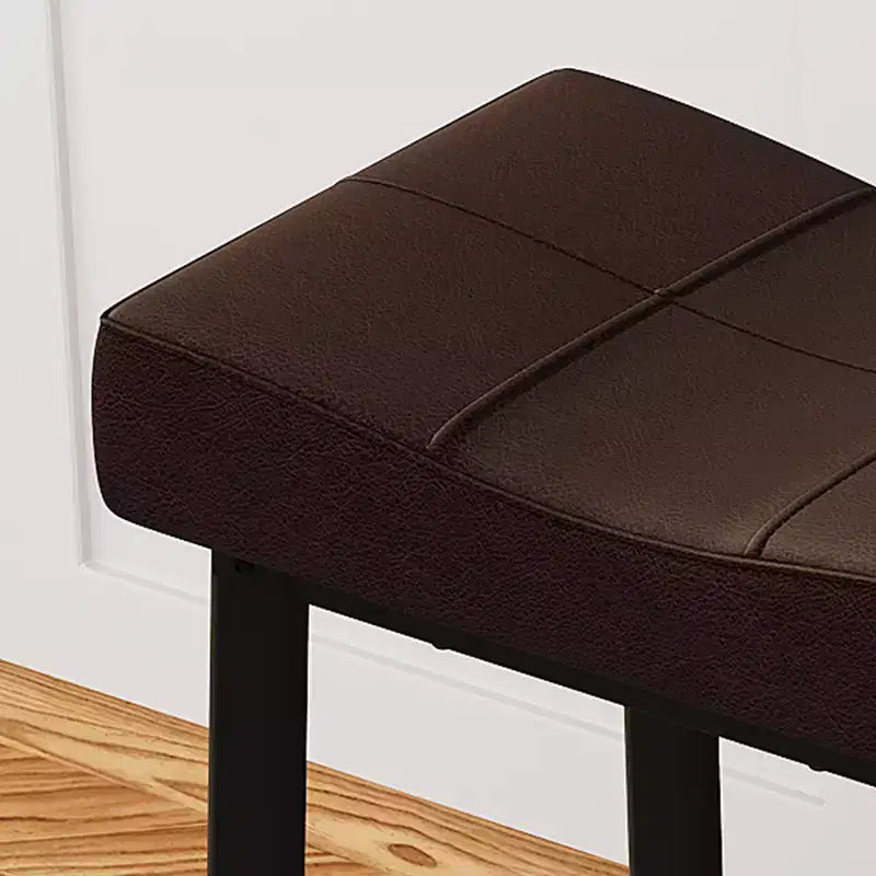 Lot de 2 tabourets de bar en cuir PU | Tabourets de comptoir de 61 cm avec sièges épais en forme de selle et cadre en métal robuste pour îlot de cuisine, bar de petit-déjeuner