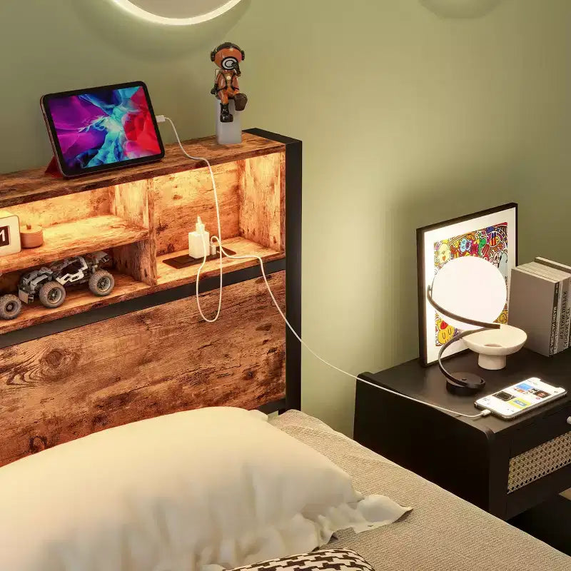 Cadre de lit double en métal Bellemave avec tête de lit de rangement, lumières LED RGB, station de recharge, bibliothèque de rangement, pas de sommier tapissier