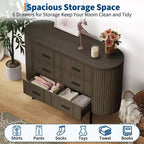 Commode 6 tiroirs cannelés, commode en bois moderne du milieu du siècle de 120 cm de large avec profil incurvé et poignées dorées pour chambre à coucher ou dressing