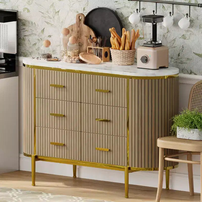 Commode 6 tiroirs cannelés, commode en bois moderne du milieu du siècle de 120 cm de large avec profil incurvé et poignées dorées pour chambre à coucher ou dressing
