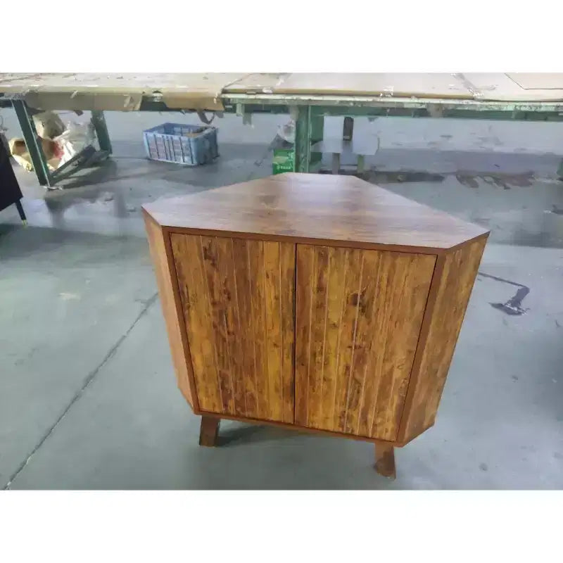 Meuble de rangement d'angle avec étagère réglable, table d'angle industrielle en bois à 3 niveaux avec portes, table d'appoint triangulaire pour salon, cuisine