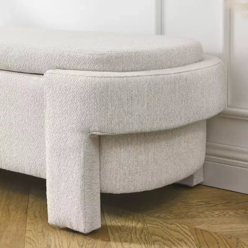 Banc de rangement ottoman ovale Okak avec grand espace de rangement, banc de rangement avec pieds décoratifs en bois et coussins en lin, banc d'entrée