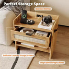 Lot de 2 tables de chevet en rotin avec station de recharge, table de nuit bohème avec tiroir et étagère ouverte pour chambre, salon et bureau