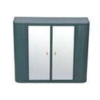 Meuble-lavabo de salle de bain mural avec miroir, deux portes miroir et étagères ouvertes ; Armoire de rangement de style à cadre métallique avec compartiments ouverts
