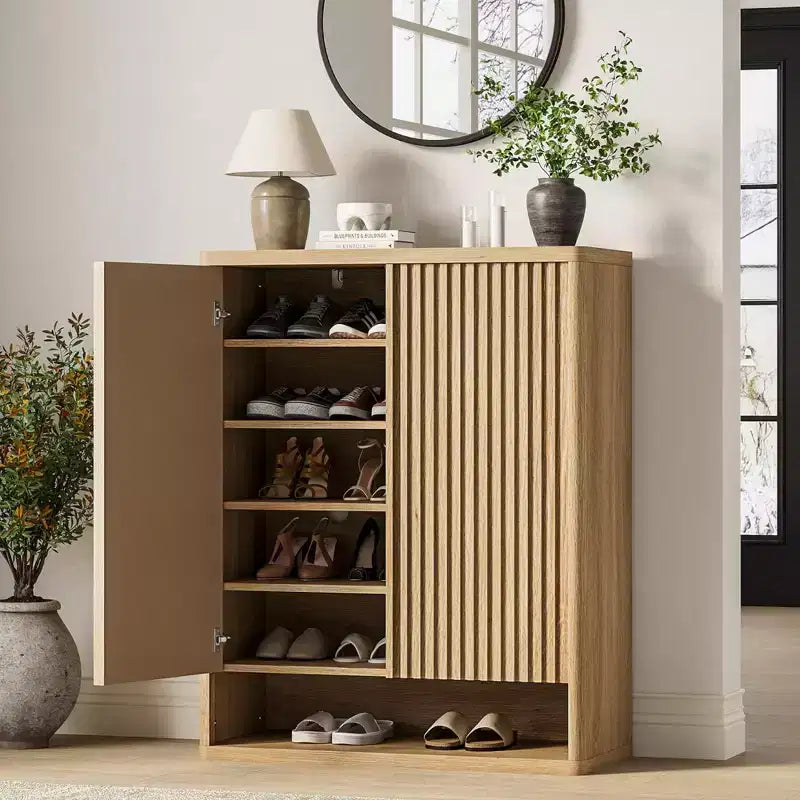 Meuble à chaussures | Rangement à chaussures moderne et cannelé pour entrée | 80x35x105 cm | Panneaux de particules/MDF | Étagères et portes réglables