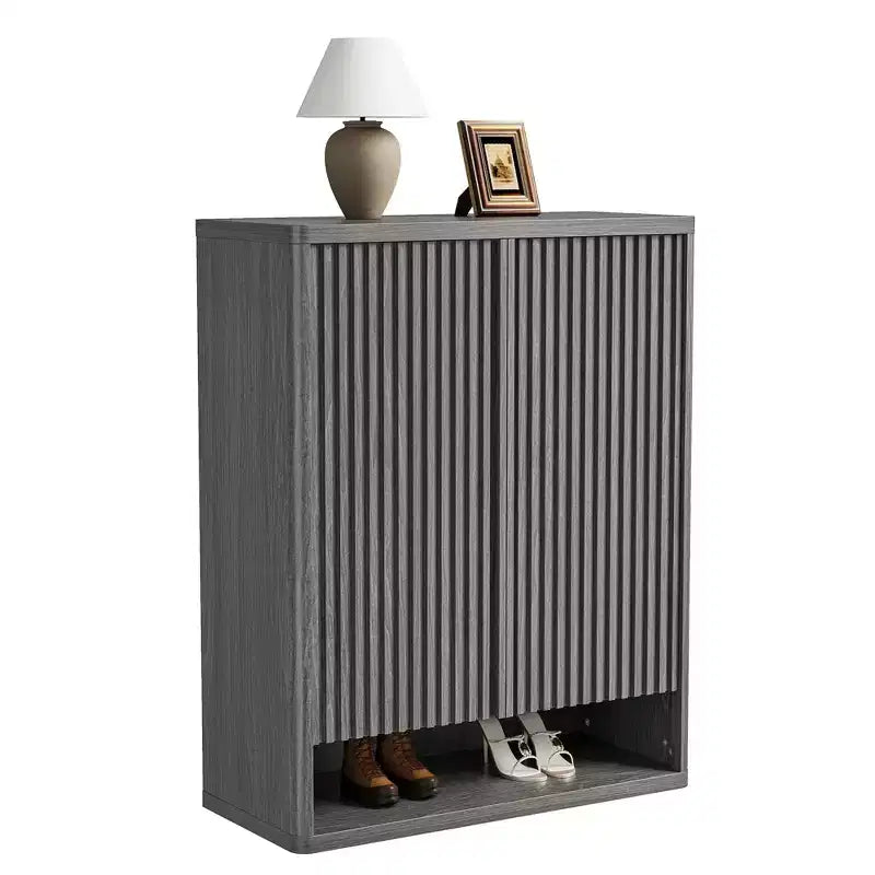 Meuble à chaussures | Rangement à chaussures moderne et cannelé pour entrée | 80x35x105 cm | Panneaux de particules/MDF | Étagères et portes réglables