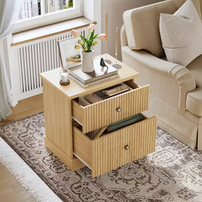Table de chevet cannelée avec tiroirs, Table de chevet de style moderne du milieu du siècle pour salon, Table de chevet avec rangement