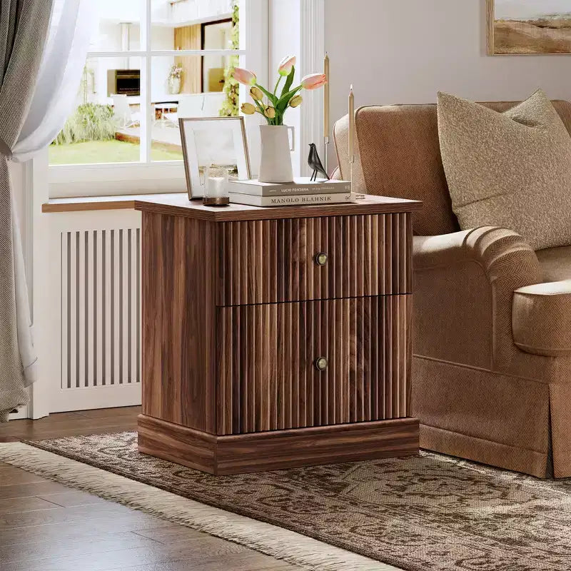 Table de chevet cannelée avec tiroirs, Table de chevet de style moderne du milieu du siècle pour salon, Table de chevet avec rangement