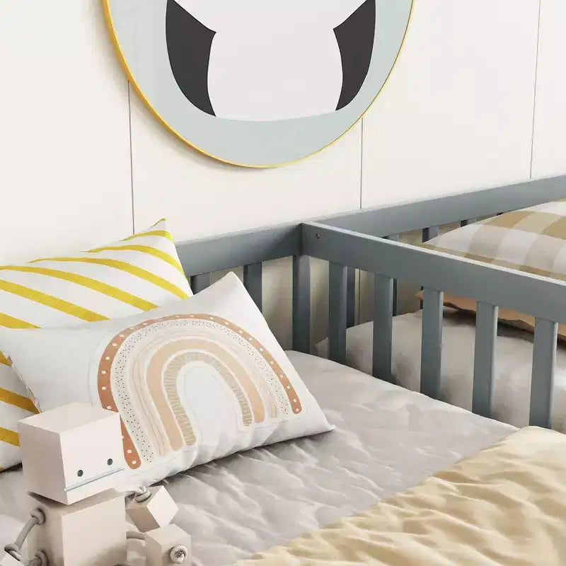 Lit double superposé avec barrière de sécurité, lit plateforme en bois avec clôture pour 2 enfants