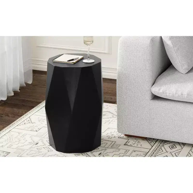Table d'appoint contemporaine Saber en manguier massif de 38 cm de large, assemblée