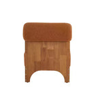 Fauteuil moderne en bouclette avec structure en bois massif et dossier roulé, revêtement doux, pour différentes pièces