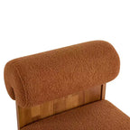 Fauteuil moderne en bouclette avec structure en bois massif et dossier roulé, revêtement doux, pour différentes pièces