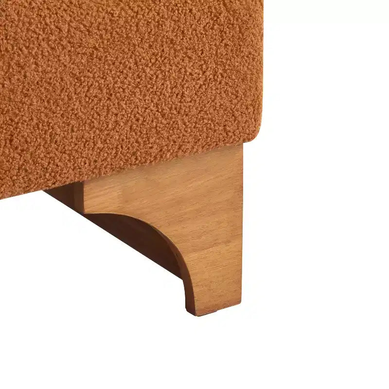 Fauteuil moderne en bouclette avec structure en bois massif et dossier roulé, revêtement doux, pour différentes pièces