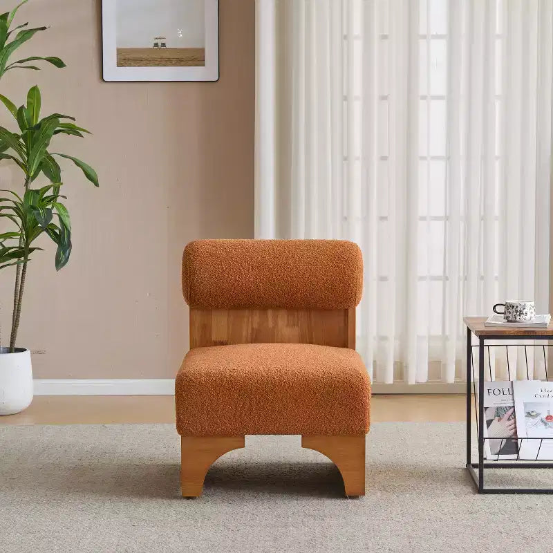 Fauteuil moderne en bouclette avec structure en bois massif et dossier roulé, revêtement doux, pour différentes pièces