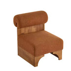 Fauteuil moderne en bouclette avec structure en bois massif et dossier roulé, revêtement doux, pour différentes pièces