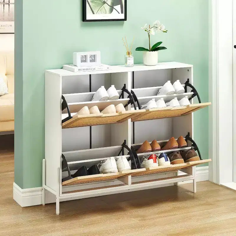 Meuble à chaussures autoportant en rotin avec quatre tiroirs rabattables, unité de rangement de chaussures dissimulée, étagère à chaussures fine et peu encombrante pour entrée, couloir, salon