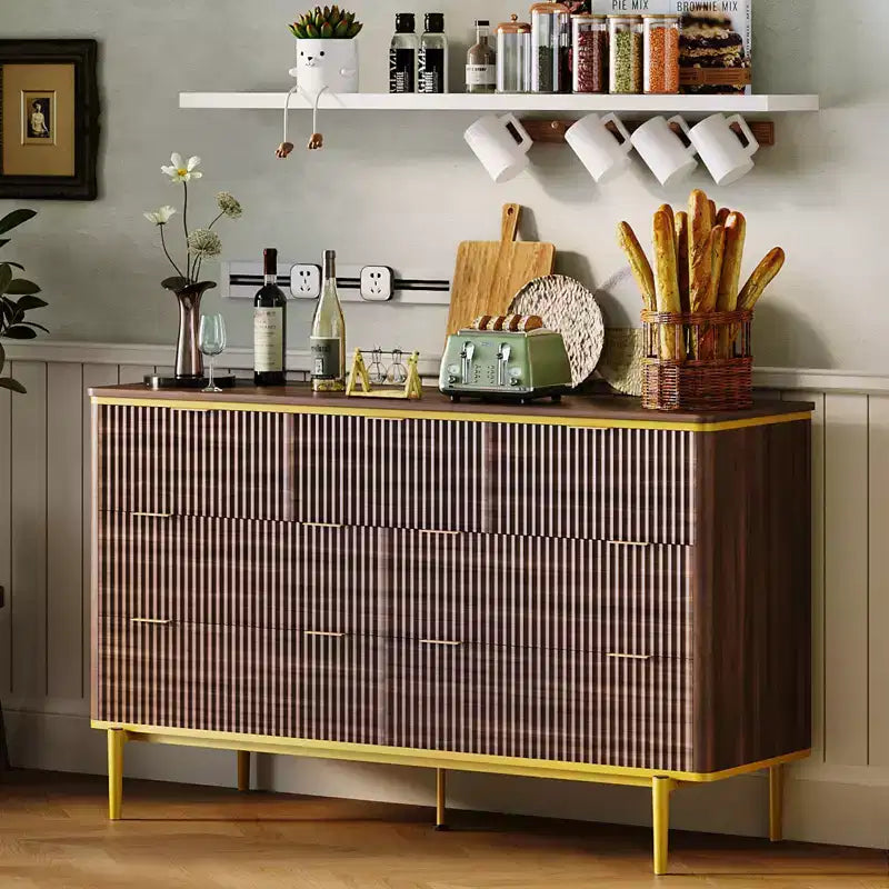 COZONY Commode cannelée 7 tiroirs, 137 cm de large, meuble de rangement moderne en bois avec design incurvé et poignées métalliques pour chambre à coucher ou salon