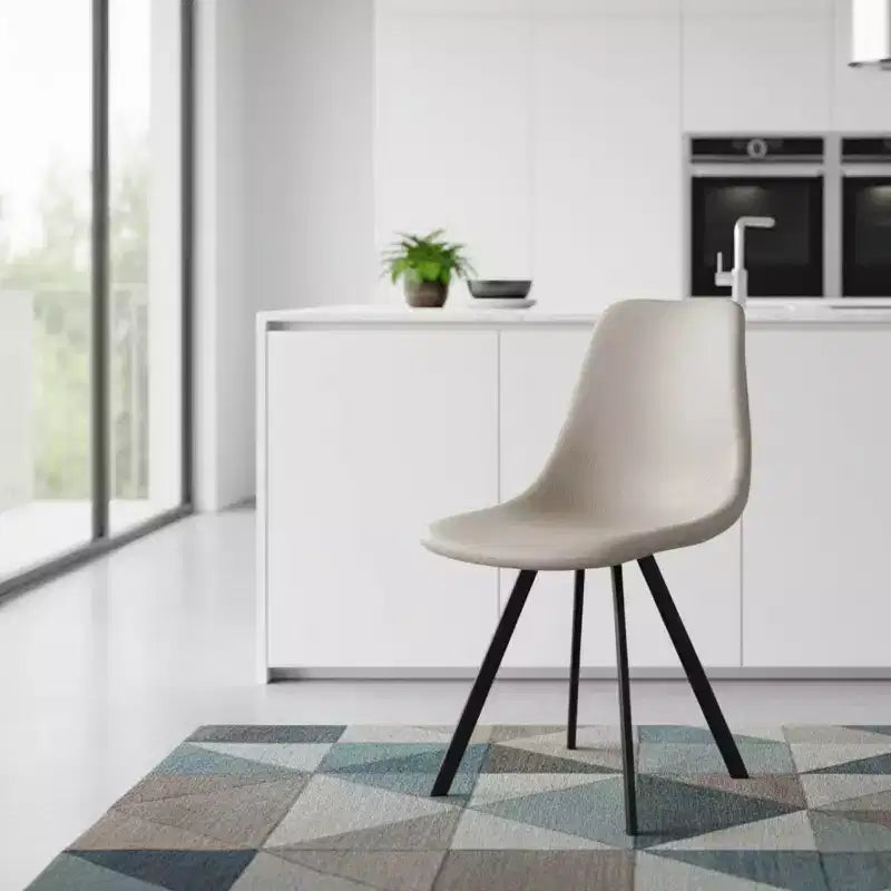 LeisureMod Markley Chaise de salle à manger moderne en cuir, assise rembourrée, pieds en métal, design élégant pour cuisine, salle à manger, bureau, salon ou café