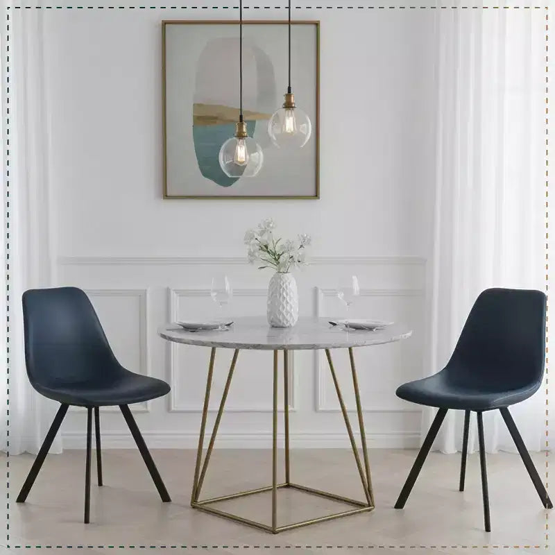 LeisureMod Markley Chaise de salle à manger moderne en cuir, assise rembourrée, pieds en métal, design élégant pour cuisine, salle à manger, bureau, salon ou café