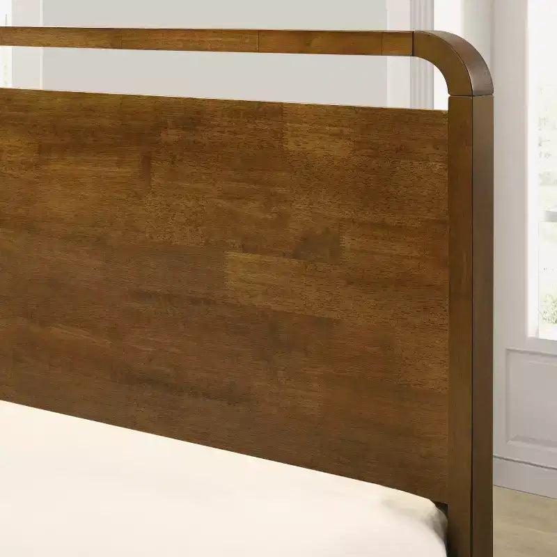 Ensemble de chambre à coucher Roundhill Furniture Eldren en bois, lit plateforme avec commode, miroir et table de chevet au fini noyer