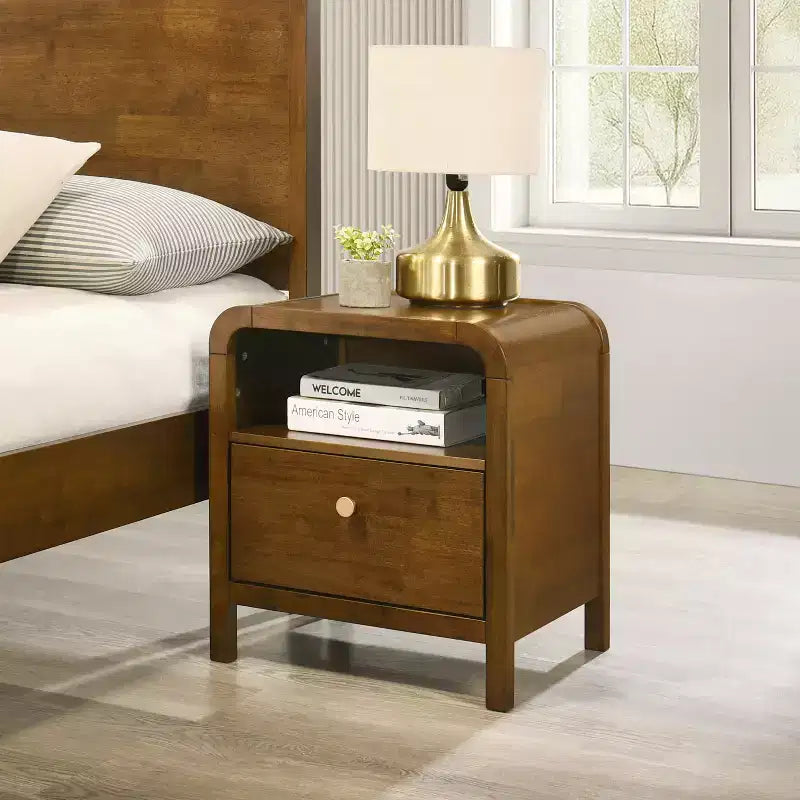 Ensemble de chambre à coucher Roundhill Furniture Eldren en bois, lit plateforme avec commode, miroir et table de chevet au fini noyer