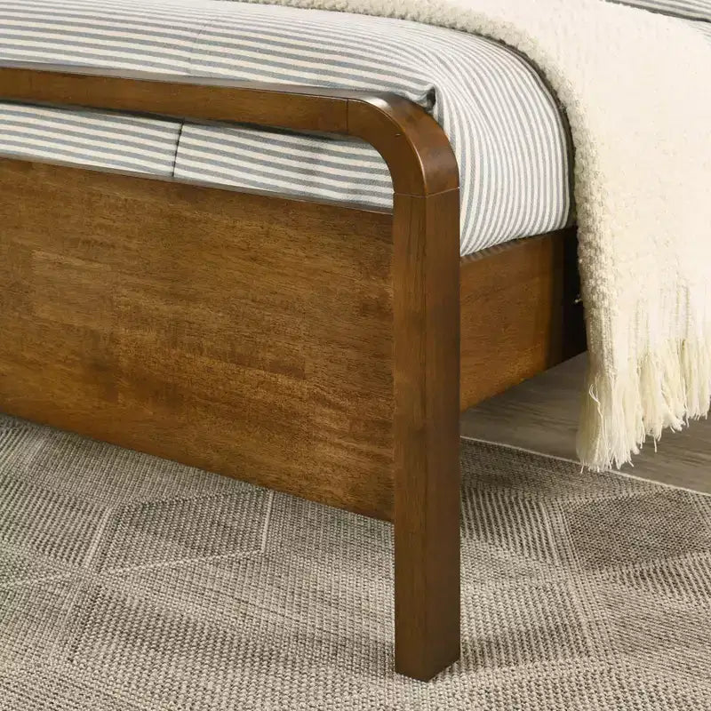 Ensemble de chambre à coucher Roundhill Furniture Eldren en bois, lit plateforme avec commode, miroir et table de chevet au fini noyer