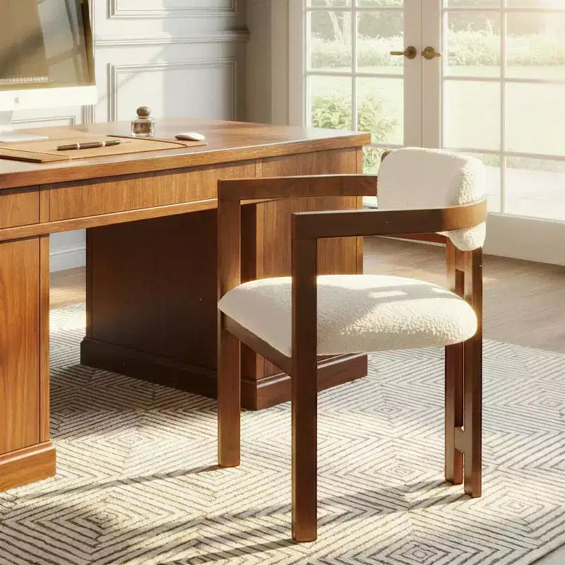 Chaise de salle à manger Storied Home en bois d'acacia avec tissu bouclé