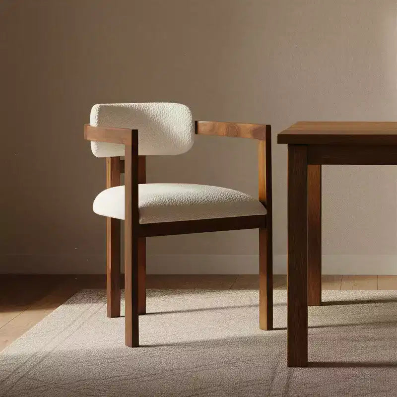 Chaise de salle à manger Storied Home en bois d'acacia avec tissu bouclé