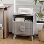Tables de Chevet Modernes Cannelées, Lot de 2, en Bois, 2 Tiroirs et Étagère Ouverte, Table d'Appoint avec Prises