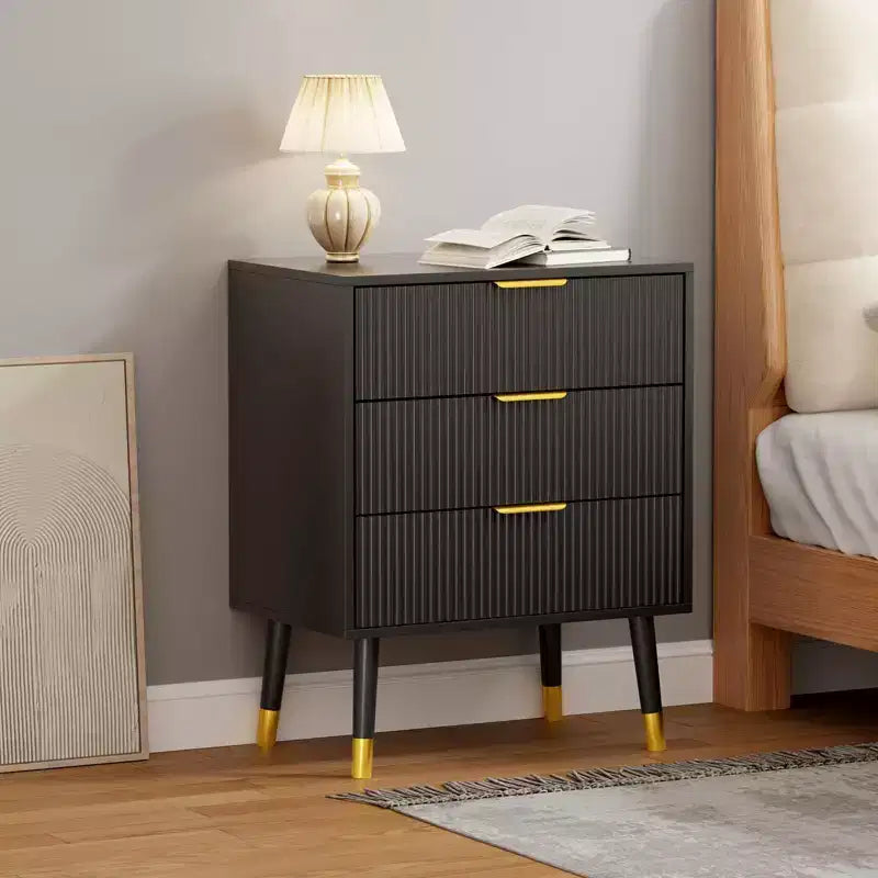 Commode moderne cannelée à 3 tiroirs noire, meuble de rangement en bois avec poignées métalliques, coffre d'appoint pour chambre à coucher, couloir, salon, placard