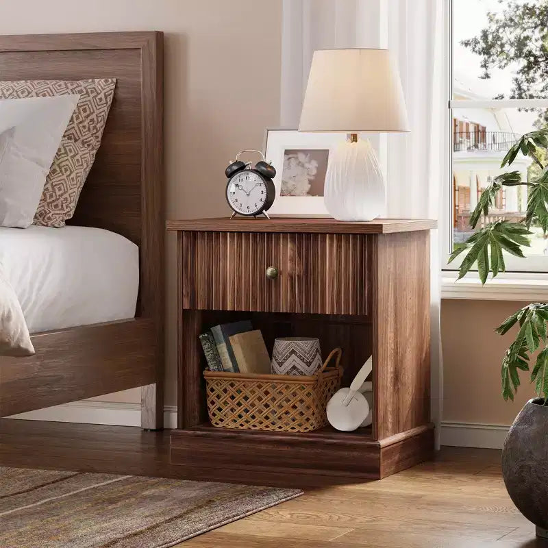 Table de chevet cannelée moderne du milieu du siècle avec tiroir - Table de chevet peu encombrante avec rangement, idéale pour la chambre ou le salon