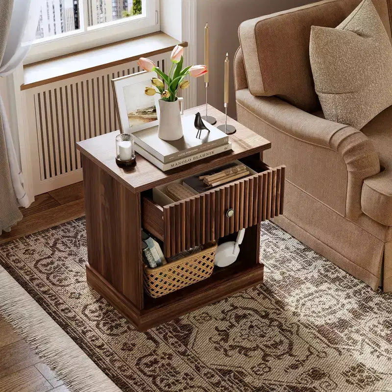Table de chevet cannelée moderne du milieu du siècle avec tiroir - Table de chevet peu encombrante avec rangement, idéale pour la chambre ou le salon
