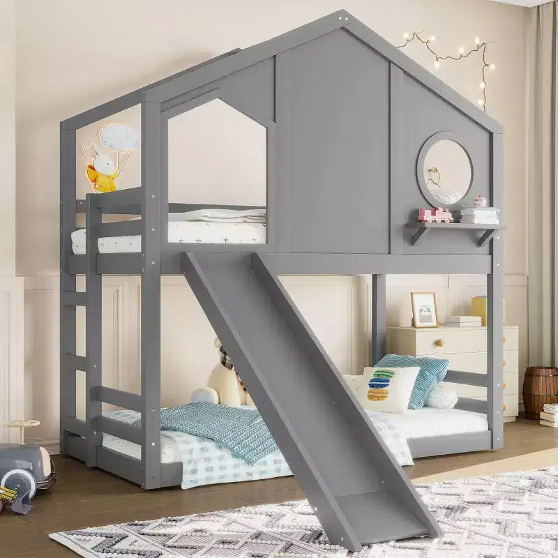 Lit superposé cabane jumeau sur jumeau avec toboggan et étagères de rangement, cadre de lit superposé en bois avec fenêtre pour enfants