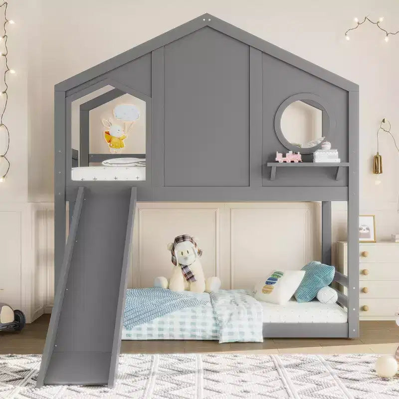 Lit superposé cabane jumeau sur jumeau avec toboggan et étagères de rangement, cadre de lit superposé en bois avec fenêtre pour enfants