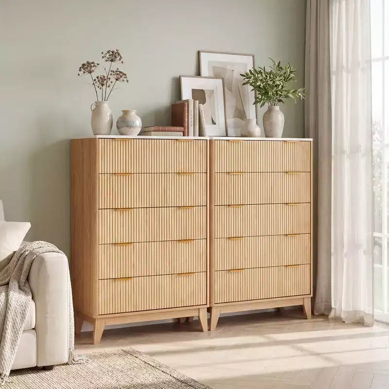 Commode 5 tiroirs cannelée moderne pour chambre à coucher, tour de rangement verticale avec poignées dorées, commode étroite pour petit espace