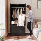 Armoire à persiennes GustoWave 65, Placard en bois avec 2 portes et 2 tiroirs, Rangement avec tringle à suspendre pour chambre à coucher