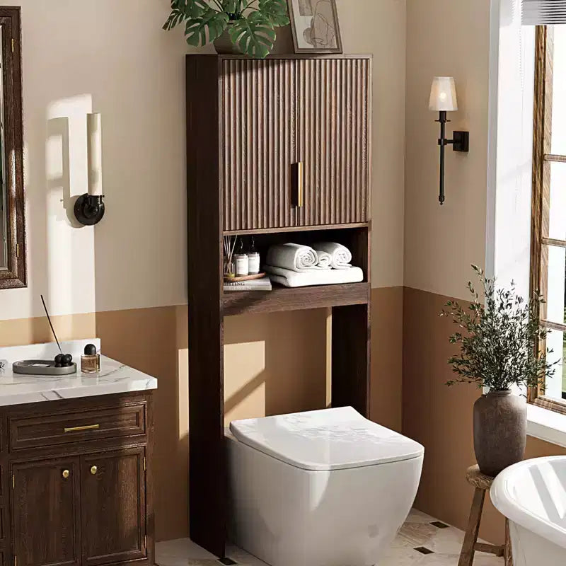 Meuble de rangement au-dessus des toilettes VINGLI, organisateur de salle de bain vert sauge au-dessus des toilettes avec portes en rotin arquées, étagère autoportante peu encombrante