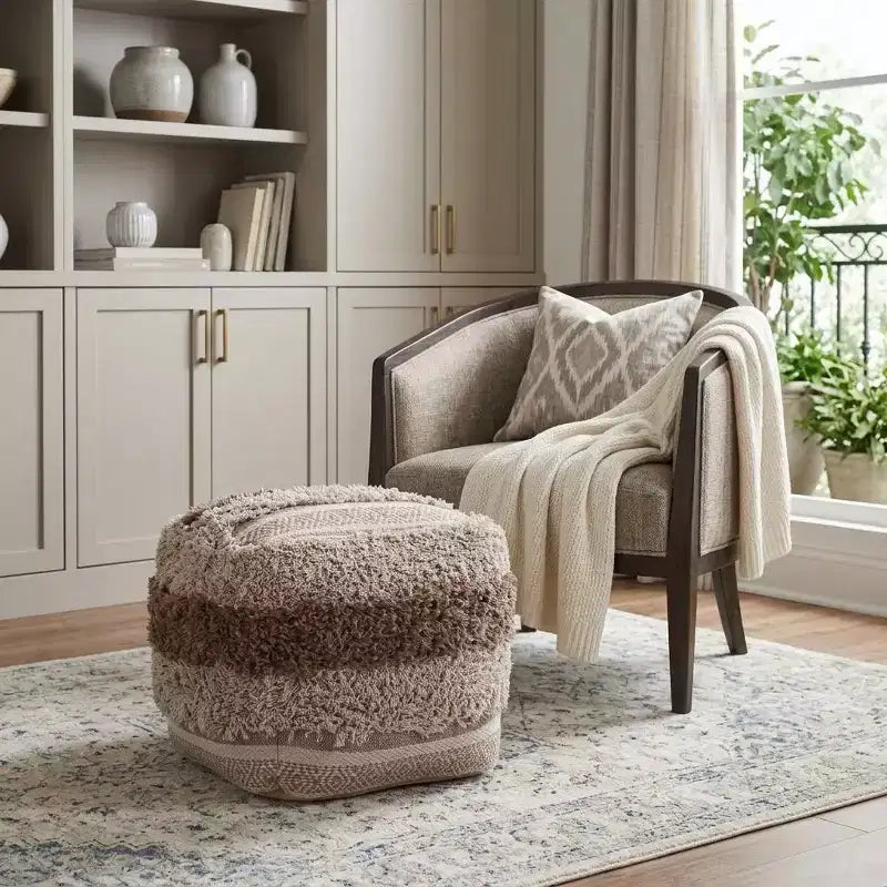HomeRoots Pouf Ottoman à rayures beiges 18 po