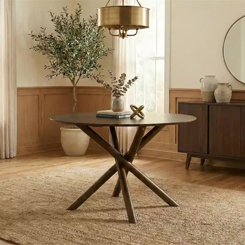 Table à manger ronde Arnott de Roundhill Furniture, finition noyer