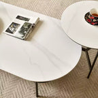 Table basse JVNOXK en céramique blanche avec étagère inférieure marron café, table basse à 2 niveaux en MDF et cadre en acier pour le salon