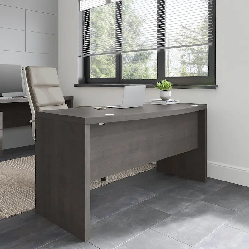 Bureau d'ordinateur de 60 pouces avec façade incurvée