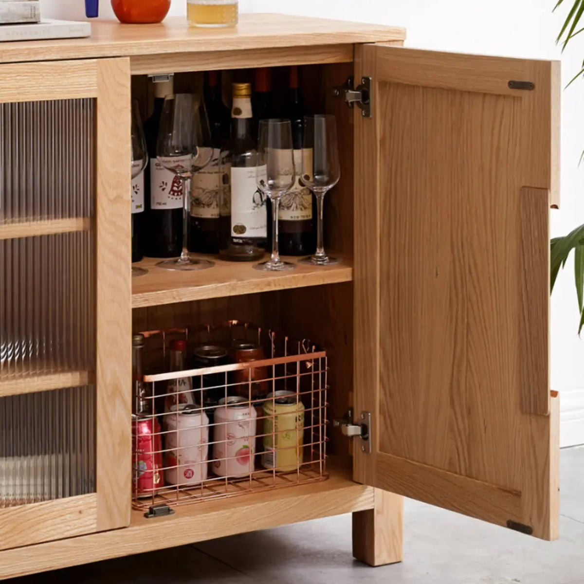 Buffet moderne en bois avec étagères et tiroirs