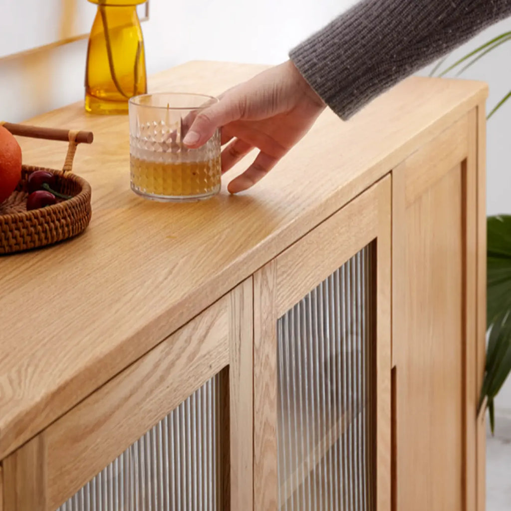 Buffet moderne en bois avec étagères et tiroirs
