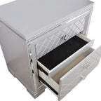 Ensemble de chambre à coucher 5 pièces avec panneau capitonné en bois argenté Seleena Glam et port USB par Furniture of America