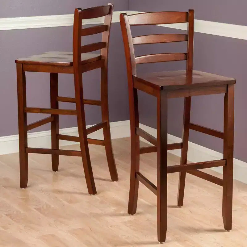 Lot de 2 tabourets de bar à dossier échelle 30" en bois dur/noyer - Winsome