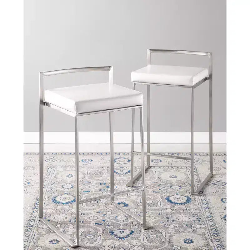 Lot de 3 tabourets de bar à hauteur de comptoir empilables LumiSource Fuji, acier inoxydable/PU blanc