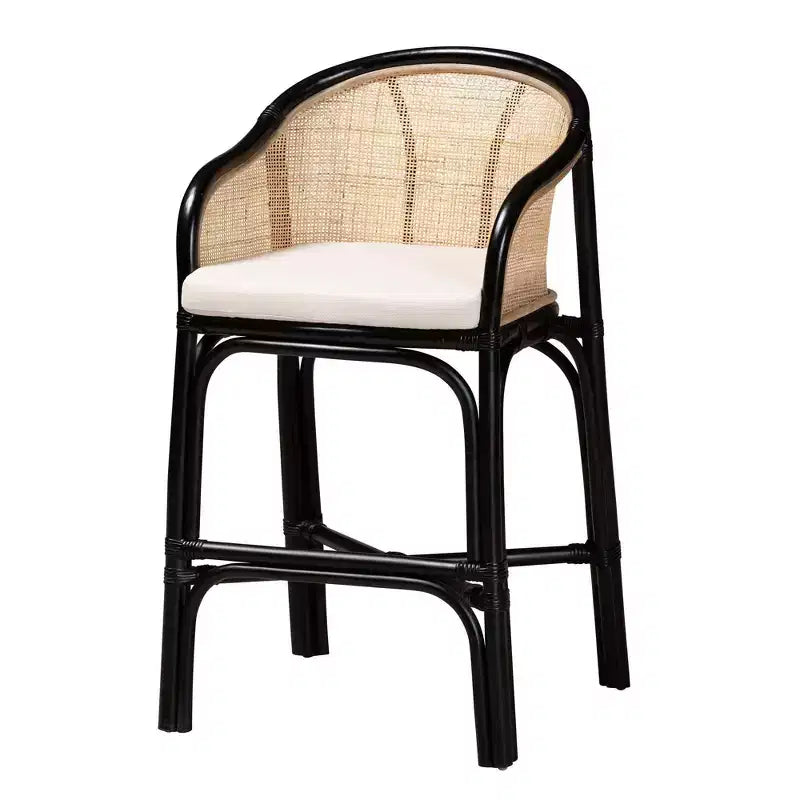 Tabouret de bar bali & pari Miranda en rotin bicolore blanc/marron naturel/noir : revêtement en polyester, aucun assemblage requis