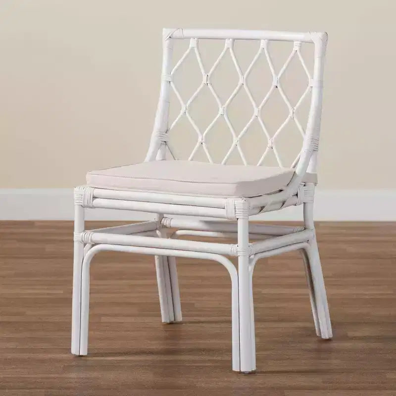 Chaise de salle à manger en rotin Carwyn Bali et Pari Blanche
