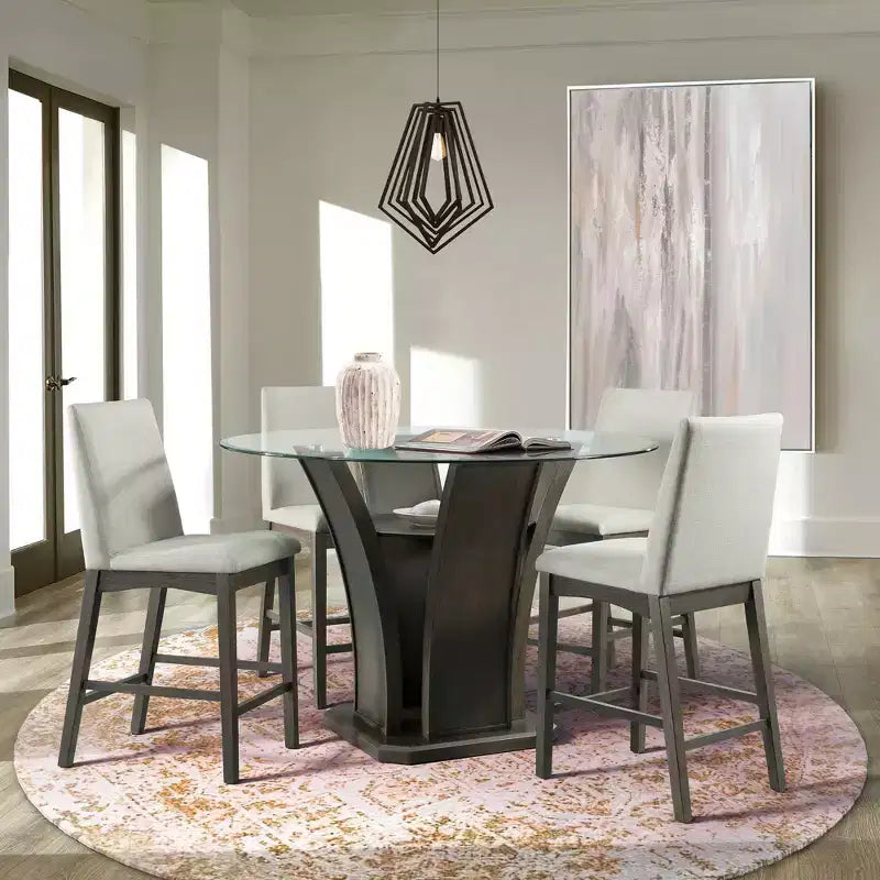 Ensemble de salle à manger 5 pièces Simms avec table ronde de hauteur standard et 4 chaises en noyer - Picket House Furnishings : plateau en verre, revêtement en tissu crème